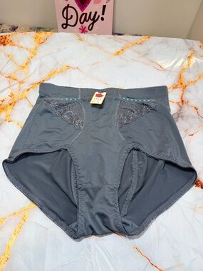 Lacy Waist slimmer size 3XL NWT!